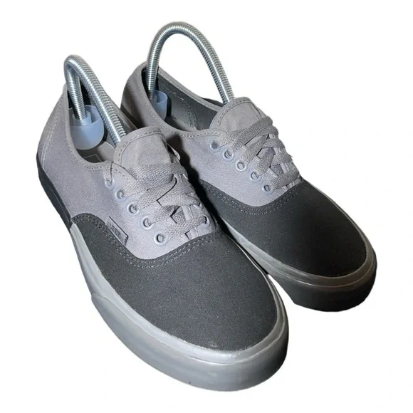 Vans Gray Two Tone Lace Up Sneakers Off The Wall Men size 6.5 and Women 8.0 - Picture 3 of 12